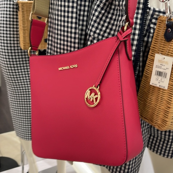 Michael Kors Jet Set Travel Small Messenger Crossbody Bag
Electric Pink 
NWT - Picture 11 of 16